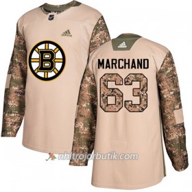 Män Ishockey Boston Bruins Tröja Brad Marchand 63 Adidas 2017-2018 Camo Veterans Day Practice Authentic